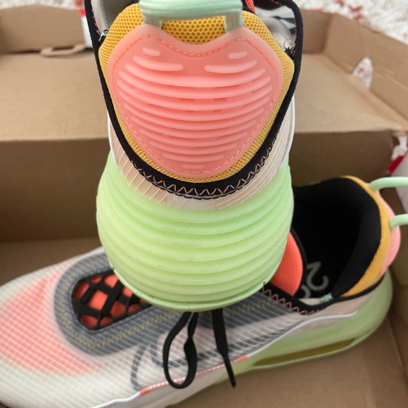 Nike W Air Max 2090 Vapor Green Pink shoes - Picture 4 of 6